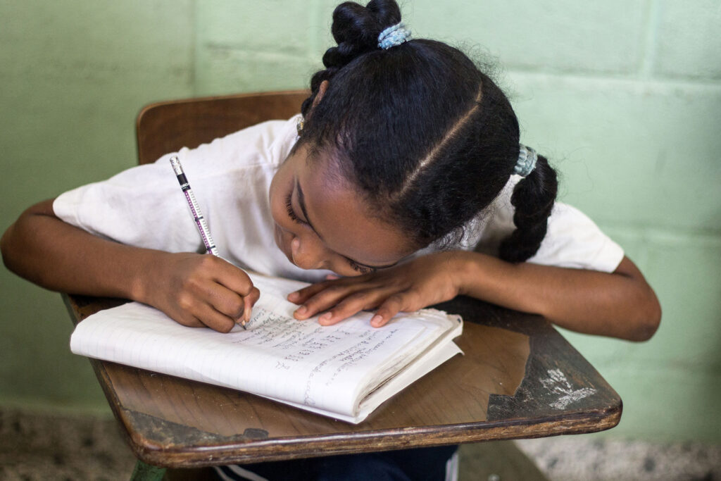Student studying in the DR
